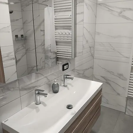 Druzinski Apartmaji Judnic * Adlesici