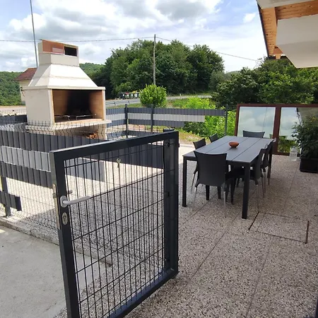 Druzinski Apartmaji Judnic * Adlešiči
