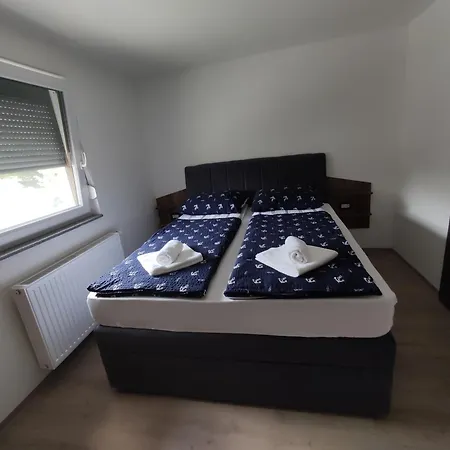 شقة Druzinski Apartmaji Judnic Adlesici