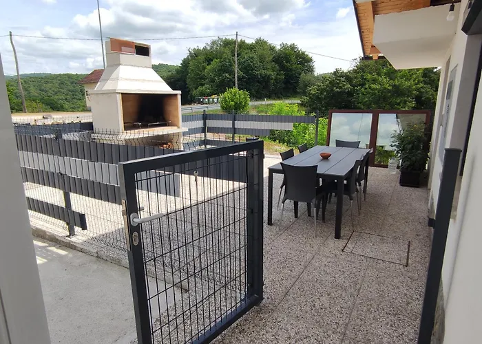 Druzinski Apartmaji Judnic * Adlesici